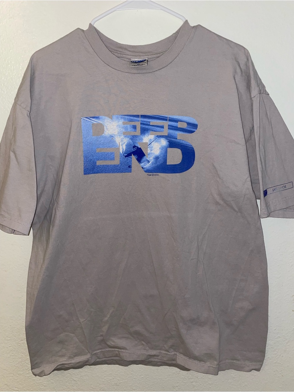 Vintage 2010 Huge Brand "Deep End" Graphic Tee Gray Size XL